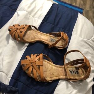 Flat Strappy Light Brown sandals